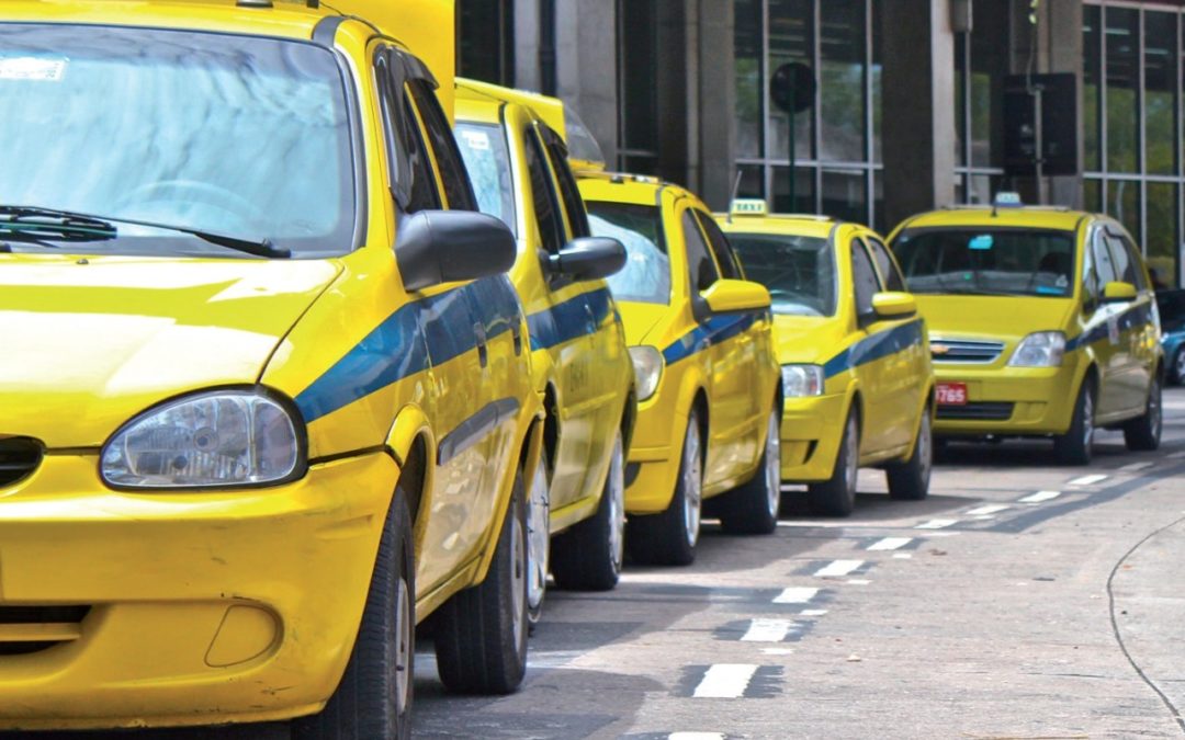 Prefeitura do Rio convoca taxistas para transferência de permissão para finalizarem processos