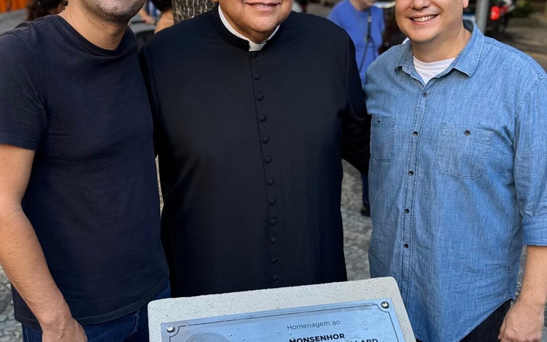 Padre José Roberto é eternizado nas ruas de Copacabana